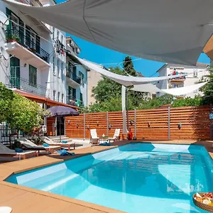 Evala Luxury With Pool And Garden Frühstückspension
