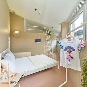 Design One ホステル